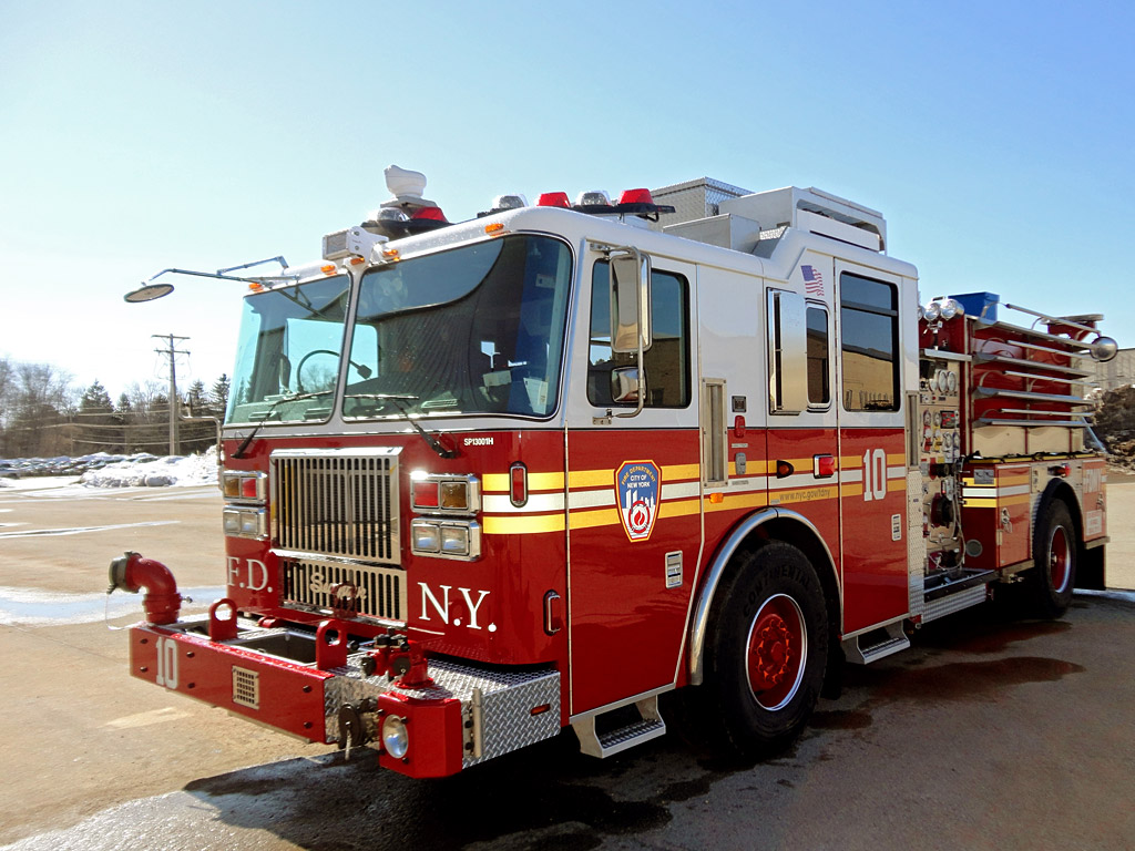 Spotted on the internet before delivery to the FDNY Ten House.  More of the new engine later in this album.